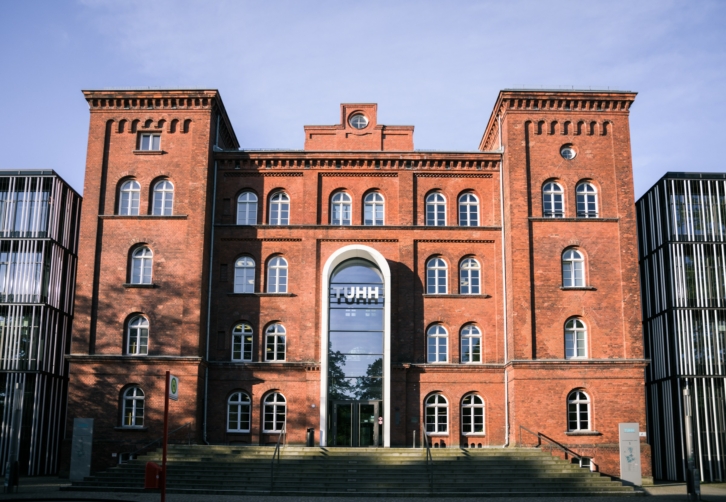 Hauptgebäude_c_TU Hamburg
