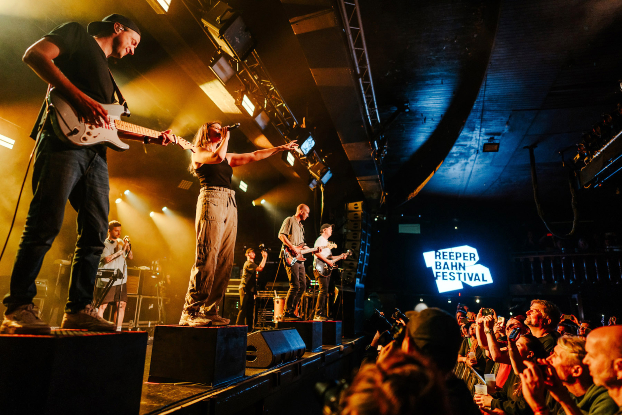 Das Reeperbahn Festival, das größte Clubfestival Europas, zieht jedes Jahr Zehntausende Gäste an.