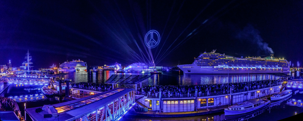 Seit 2008 lockt „Blue Port Hamburg“ Tausende an die Elbe – hier eine Szene vor zwei Jahren.
