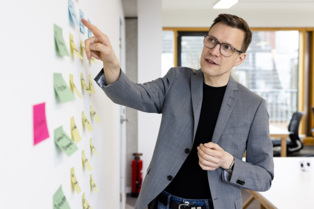 Digitalexperte Thomas Roß berät Unternehmen zu Strategie- und Praxisfragen rund um KI – in Audits und in Workshops.