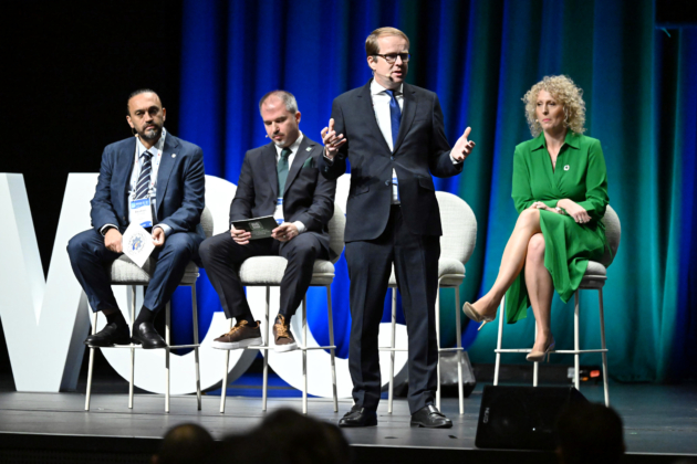 Handelskammer-Hauptgeschäftsführer Dr. Malte Heyne (3. v. li.) bei der Panel-Diskussion in Australien