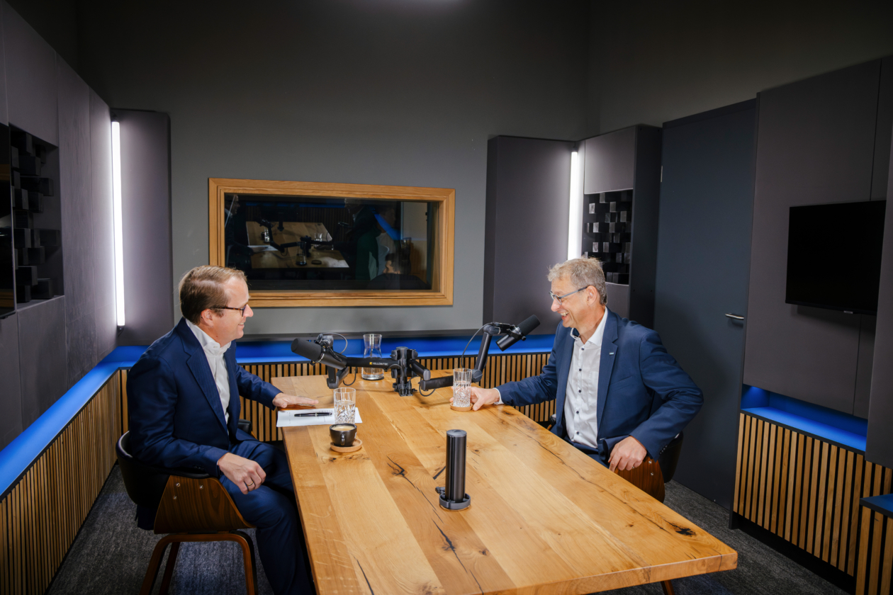 Prof. Andreas Timm-Giel (re.), Präsident der Technischen Universität Hamburg, und Dr. Malte Heyne