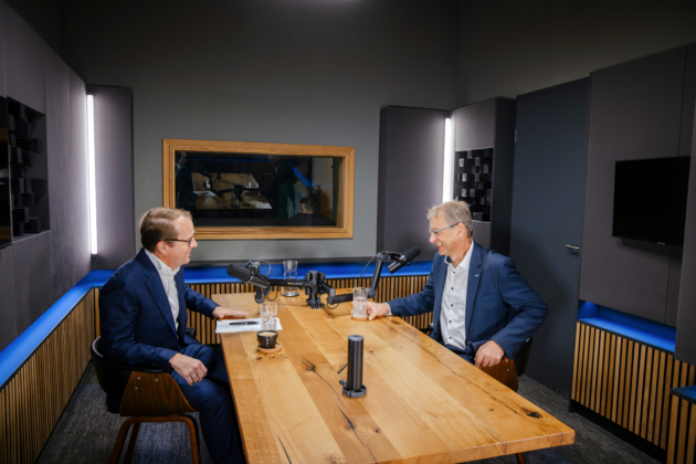 Prof. Andreas Timm-Giel (re.), Präsident der Technischen Universität Hamburg, und Dr. Malte Heyne