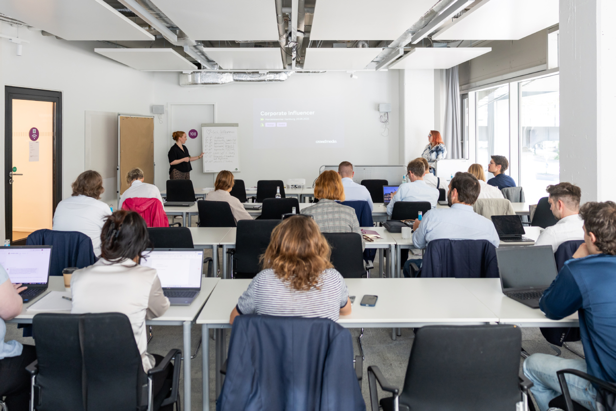 Die HKBiS bietet zahlreiche Kurse und Fortbildungen im Campus 75 am Rödingsmarkt oder direkt im Unternehmen an.