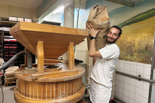 Mohamed Mahmoud macht eine Ausbildung bei Effenberger – nicht nur in der Backstube, sondern auch im Verkauf.