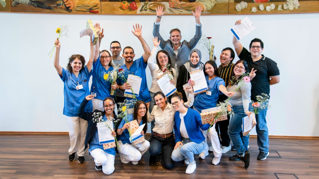 Pure Freude: Nach bestandener Anerkennungsprüfung sind die internationalen Fachkräfte im BG Klinikum Boberg deutschen Pflegekräften gleichgestellt.