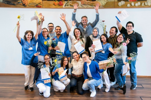 Pure Freude: Nach bestandener Anerkennungsprüfung sind die internationalen Fachkräfte im BG Klinikum Boberg deutschen Pflegekräften gleichgestellt.