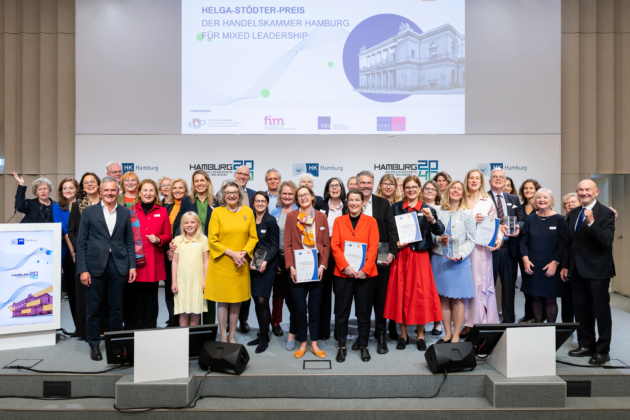 Gruppenbild mit Preisträgern und Jury: Am 13. Oktober 2025 wurden vier Unternehmen mit dem Helga-Stödter-Preis ausgezeichnet.