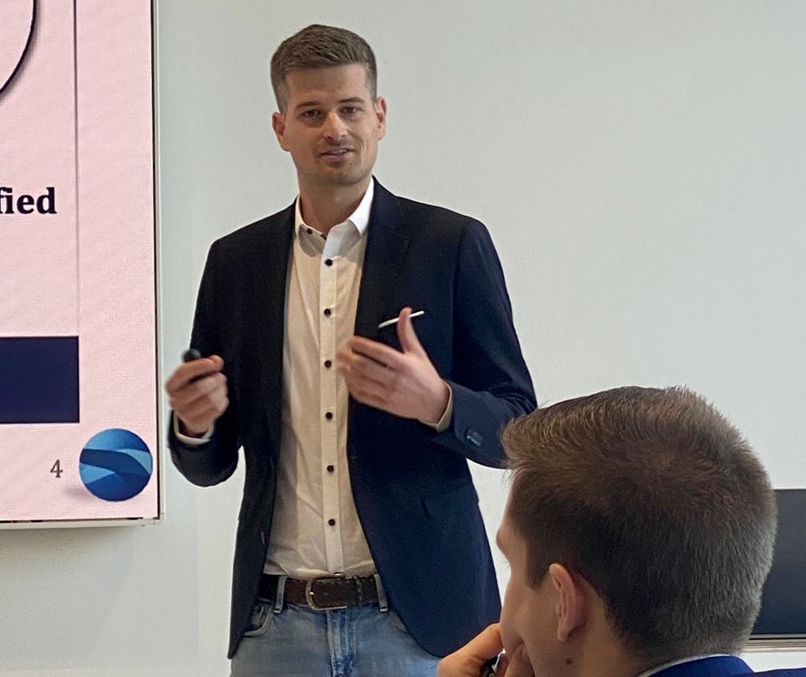 3B8269E1-7261-45D1-BF3C-6F6DE10AD4AD_1_105_c