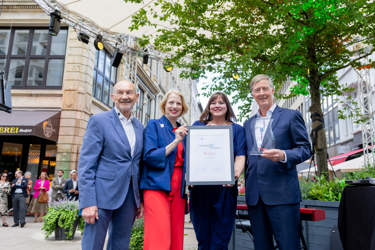 Verleihung des „Hamburg 2040“-Awards: Handelskammer-Präses Prof. Norbert Aust, Jurymitglieder Prof. Jetta Frost und Katharina Fegebank, Dr. Harald Vogelsang, Vorstandssprecher der Haspa (v. li. n. re.)