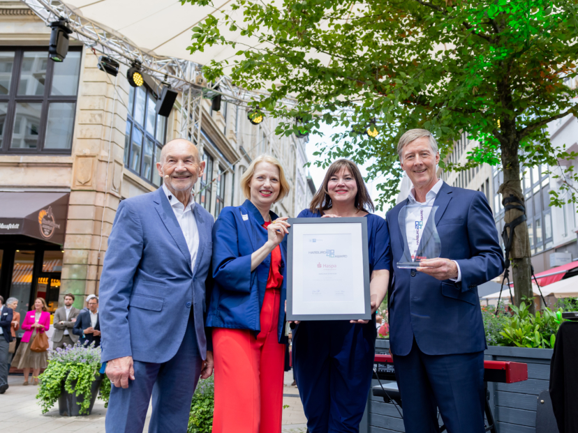 Verleihung des „Hamburg 2040“-Awards: Handelskammer-Präses Prof. Norbert Aust, Jurymitglieder Prof. Jetta Frost und Katharina Fegebank, Dr. Harald Vogelsang, Vorstandssprecher der Haspa (v. li. n. re.)