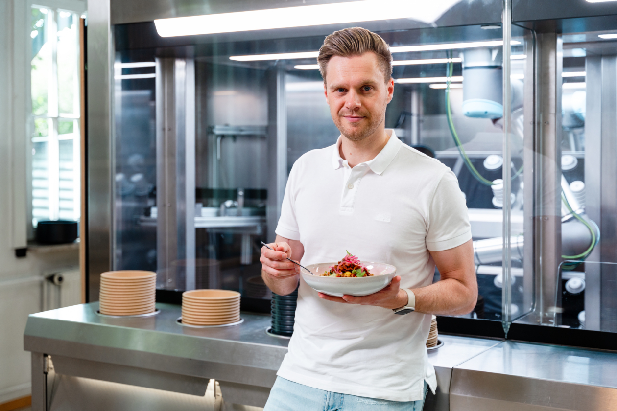 Dr. Hendrik Susemihl ist Co-Founder und CEO von goodBytz. Das Food-Tech-Start-up entwickelt autonome modulare Küchensysteme und hat damit den Zukunftspreis der Internorga 2026 gewonnen.