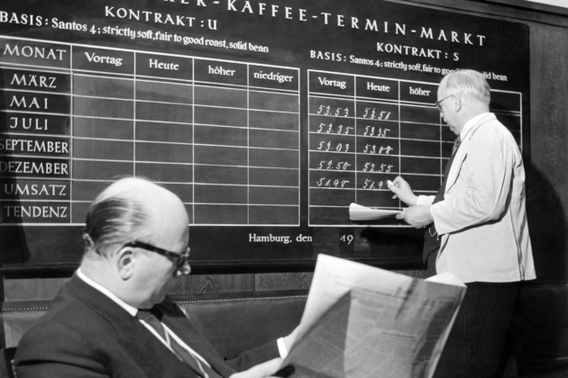 Terminkontrakte an der 1925 wiedereröffneten Hamburger Kaffeebörse: Neben Santos aus Brasilien wurden auch Kaffeebohnen aus Mittelamerika gehandelt.